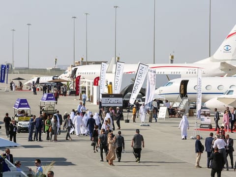 Air travelers to the UAE will be spoilt for choice in the not too distant future. Fly in via a commercial airline or private jet. Once in UAE, take an air taxi. 