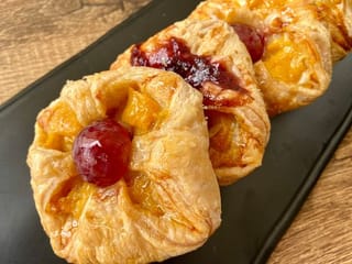 How to bake custard Danish pastry at home