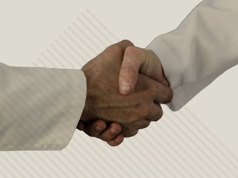 The Authority of Social Contribution (Ma’an) will bear all fees related to issuing the death certificate, ambulance transportation, embalming, and repatriating the deceased. Image used for illustrative purpose only.