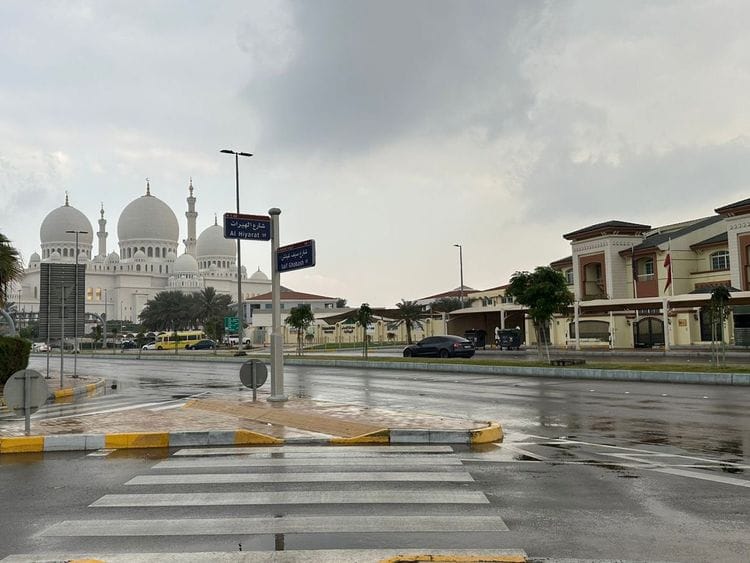 Light to moderate rains were reported over parts of Abu Dhabi