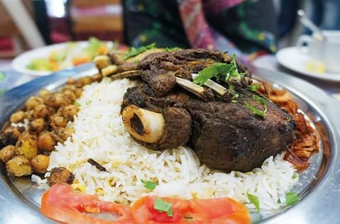A beautiful dark bark and juicy melt-in-the mouth meat makes this restaurant in Hatta a must-visit. 