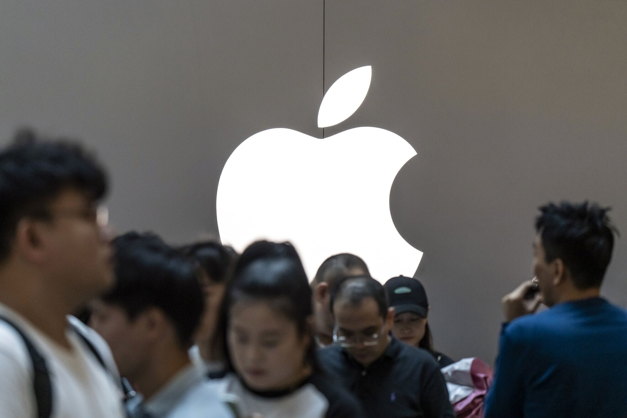 Apple’s iPhone will use Alibaba AI in China, Joe Tsai says