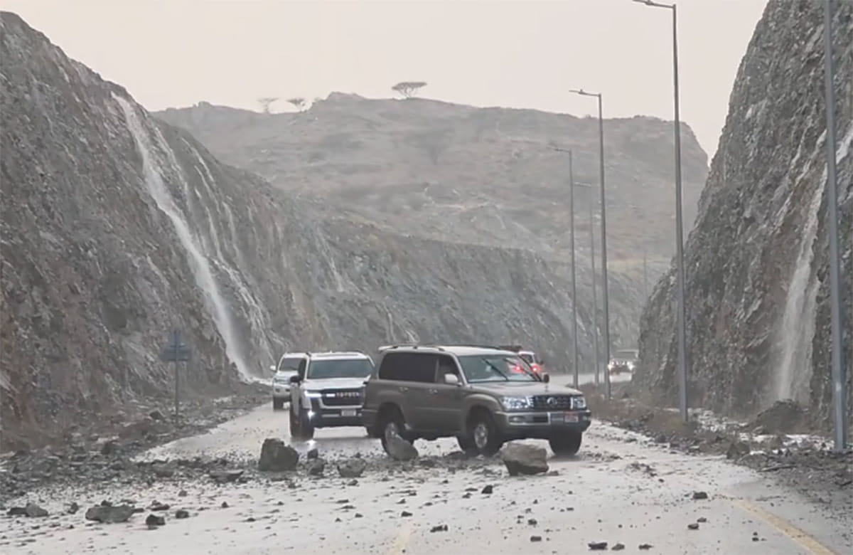 Heavy rain in UAE: Waterfalls in Fujairah, rocks fall on roads