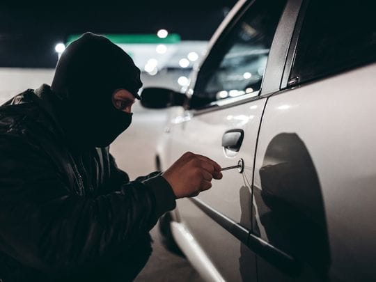 Saudi Arabia: Daring thief steals car in broad daylight